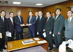 http://www.e-giin.net/_public/get_image.php?image_no=1378&element_type=2&id=kimukuni